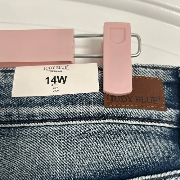 Judy Blue Women's Mid-Rise Button Fly Contrast Washed Boyfriend Jeans NWT 14W - Picture 15 of 16